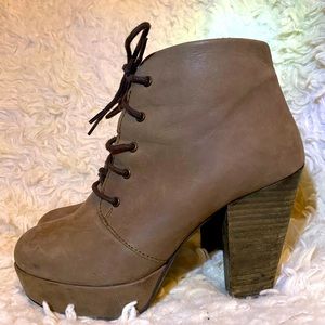 Womens Steve Madden raspy booties size 8
